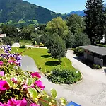 Otel Pinzgauerhof By Alpeffect 3*