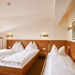 Otel Pinzgauerhof By Alpeffect 3*